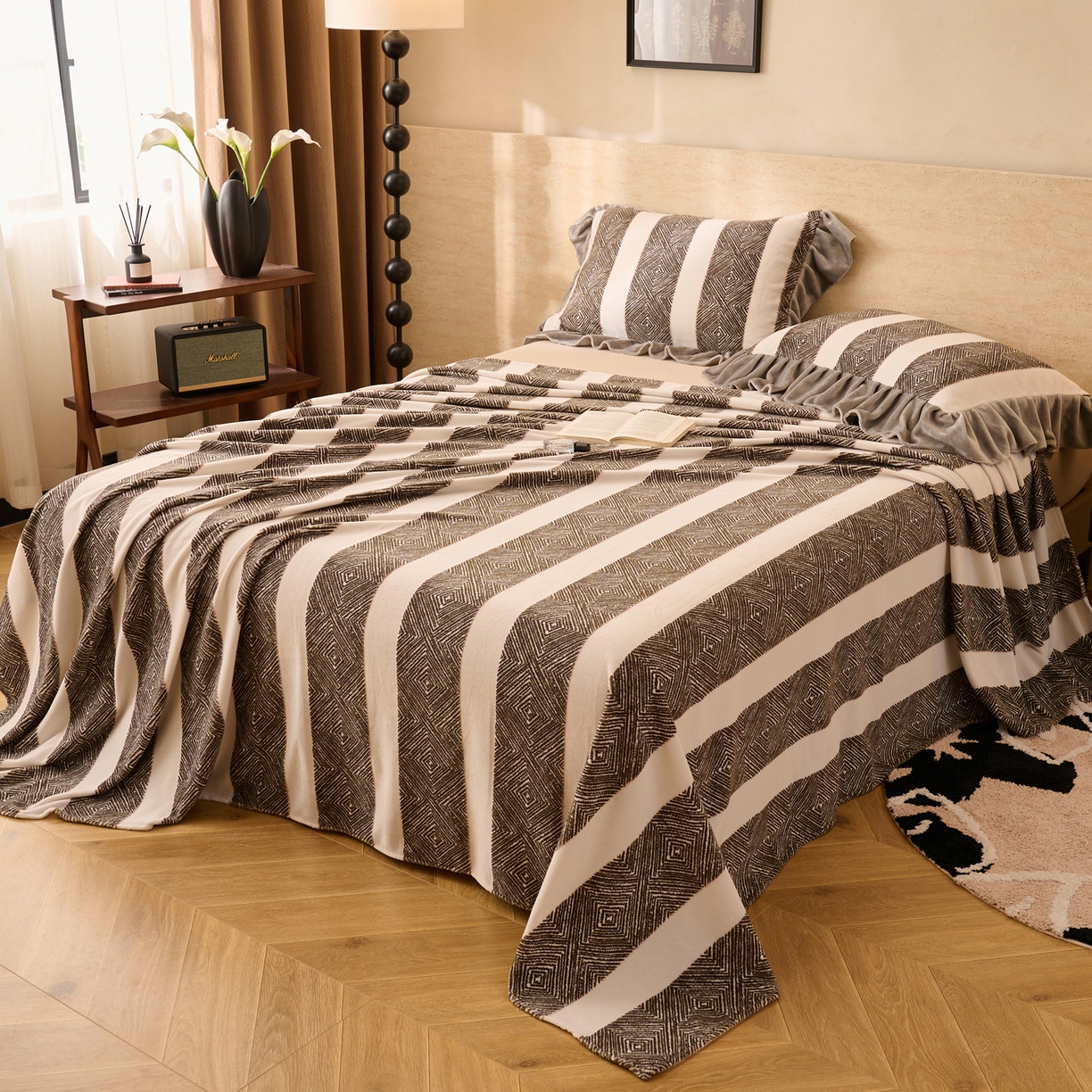 91家纺网 家纺一手货源 找家纺 早晨家纺 2025新款高克重牛奶绒烂花单品床单 棕韵格序