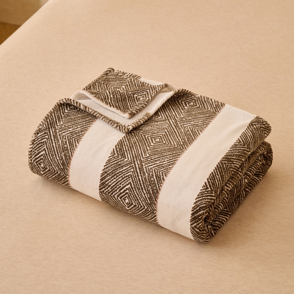 91家纺网 家纺一手货源 找家纺 早晨家纺 2025新款高克重牛奶绒烂花单品床单 棕韵格序