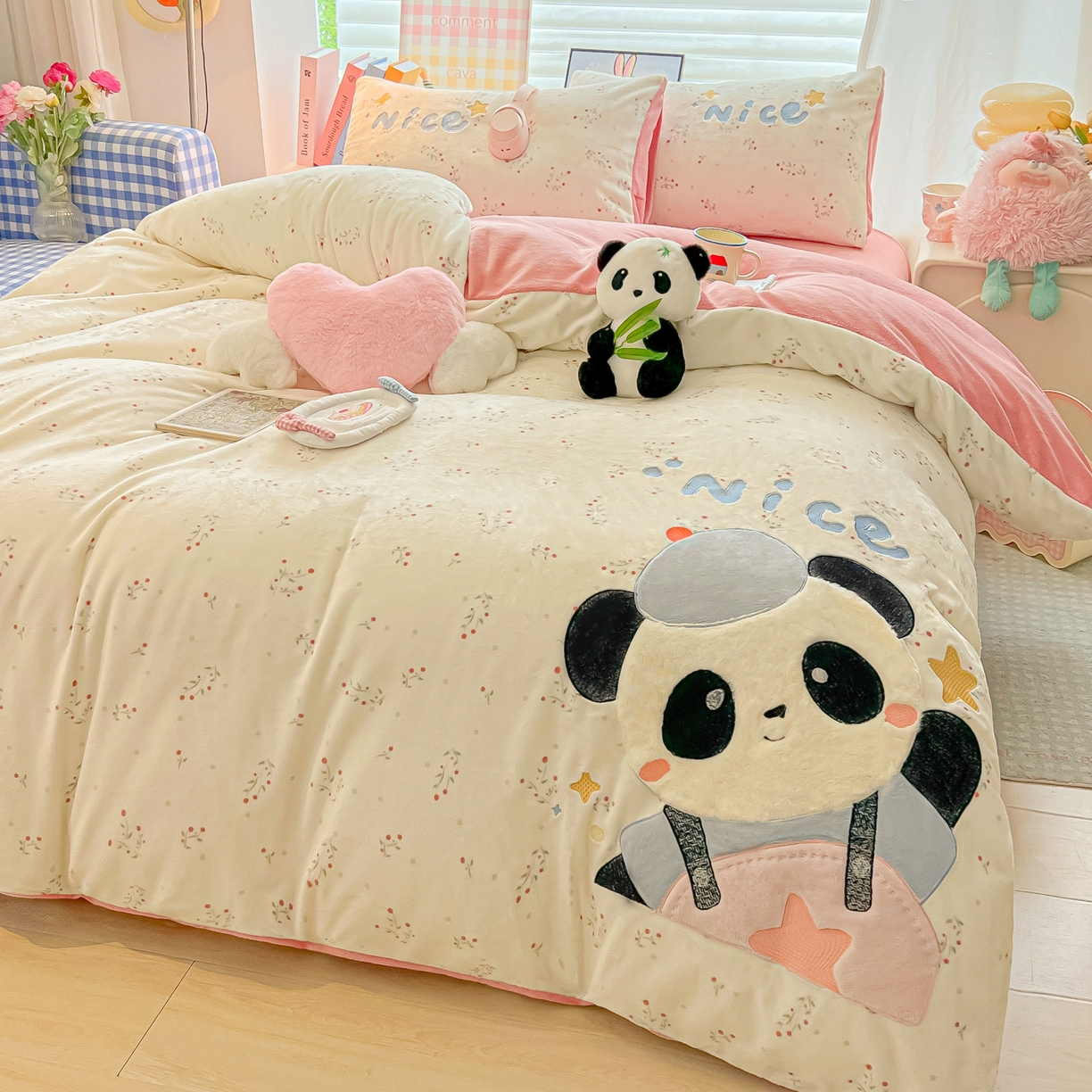 91家纺网 家纺一手货源 找家纺 （总）子钦家纺 2025秋冬新款牛奶绒卡通贴布绣床单床笠四件套-快乐熊猫