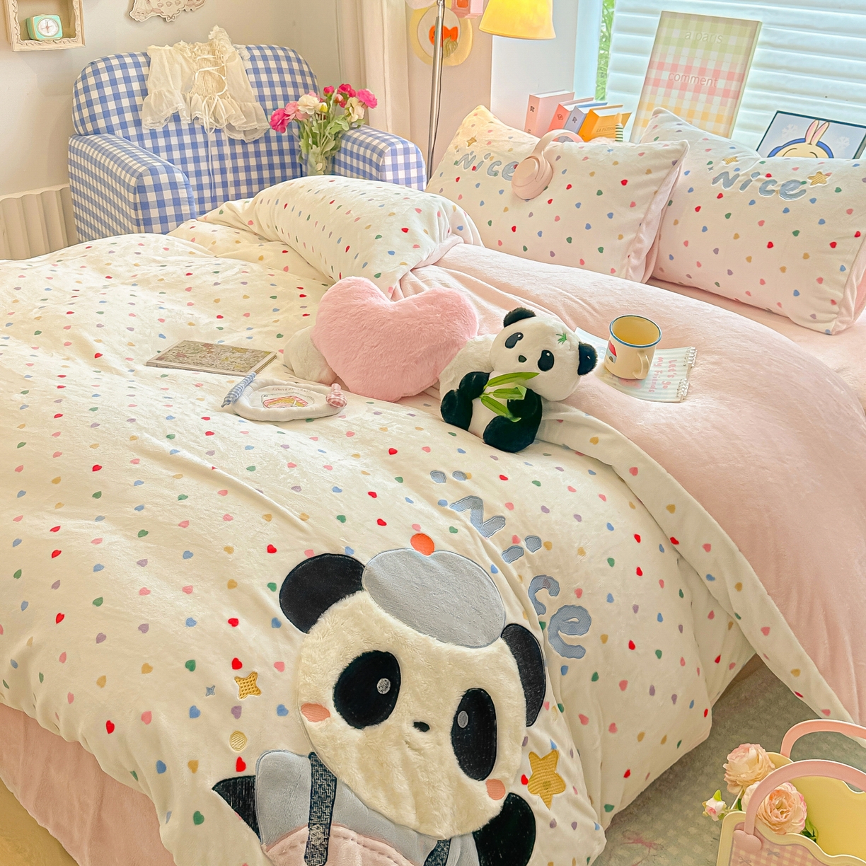 91家纺网 家纺一手货源 找家纺 （总）子钦家纺 2025秋冬新款牛奶绒卡通贴布绣床单床笠四件套-快乐熊猫