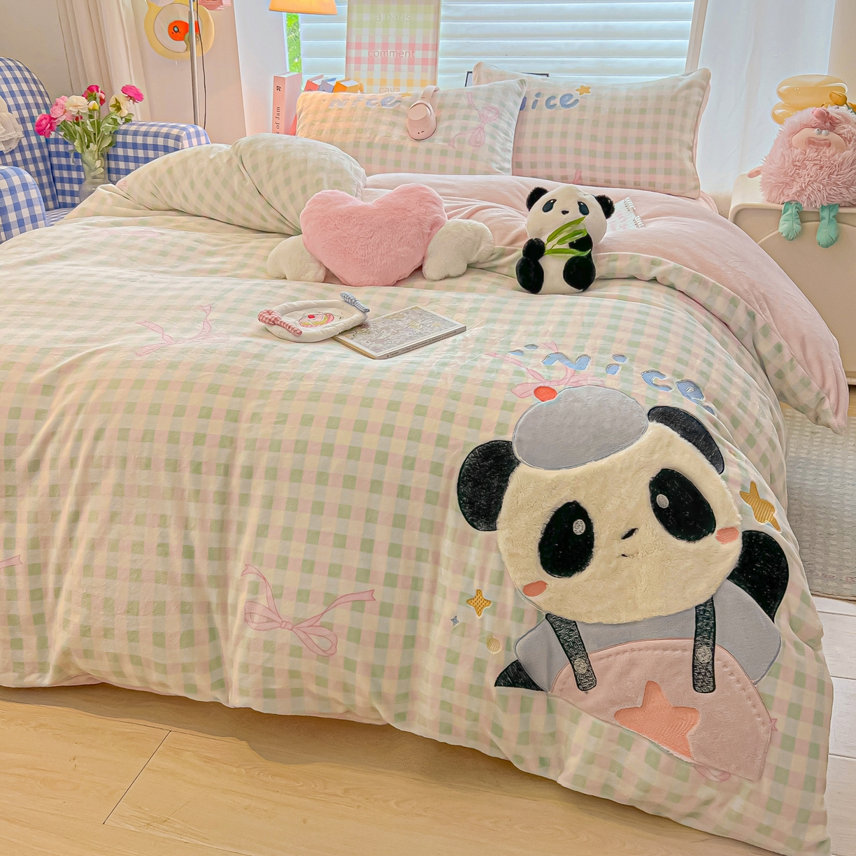 91家纺网 家纺一手货源 找家纺 （总）子钦家纺 2025秋冬新款牛奶绒卡通贴布绣床单床笠四件套-快乐熊猫