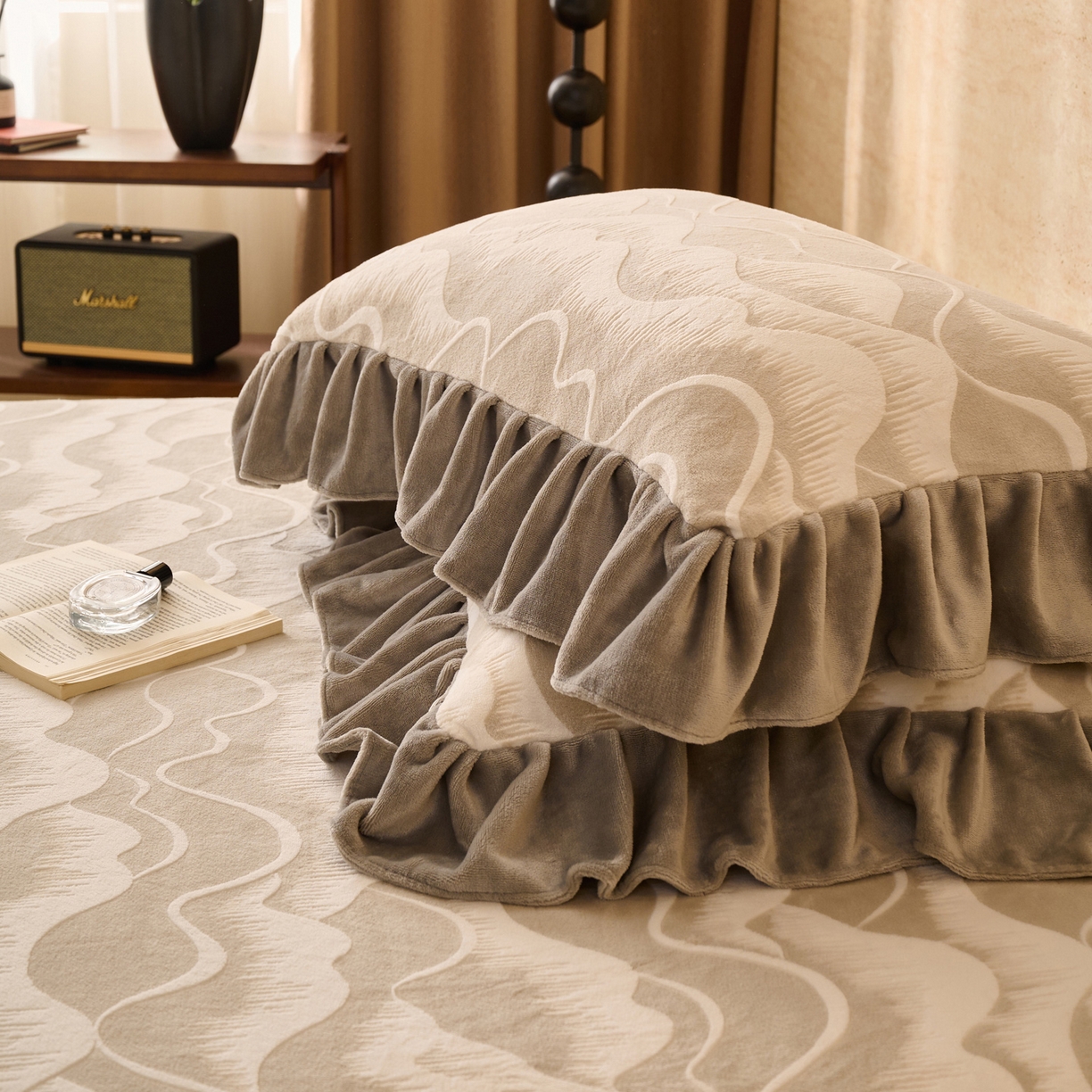 91家纺网 家纺一手货源 找家纺 早晨家纺 2025新款高克重牛奶绒烂花枕套 云峦叠浪