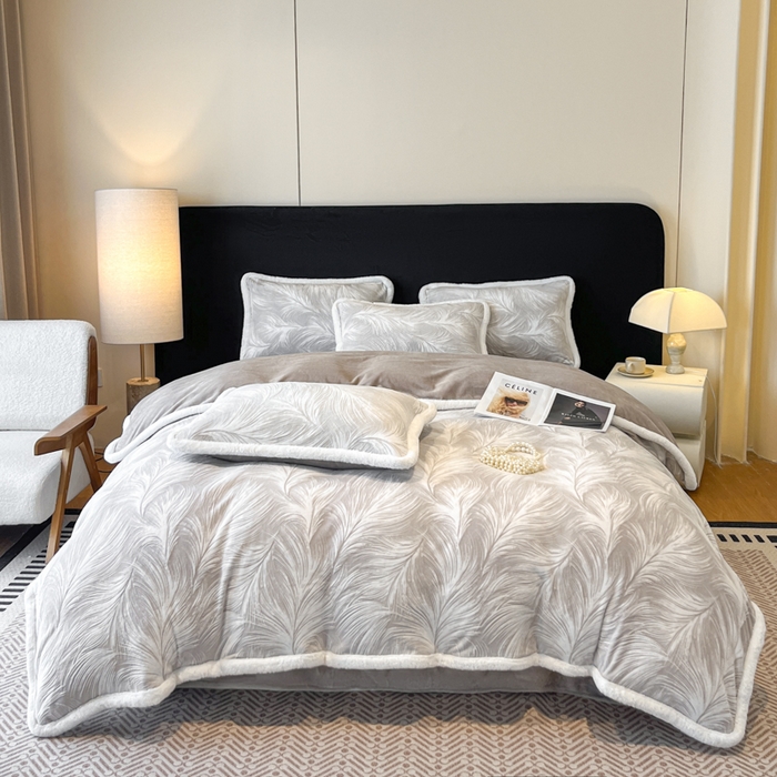 诺梵家纺 2025新款兔毛绒包边 雕花绒四件套 冬恋羽-灰