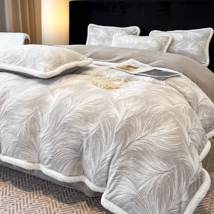 91家纺网 家纺一手货源 找家纺 诺梵家纺 2025新款兔毛绒包边 雕花绒四件套 冬恋羽-灰