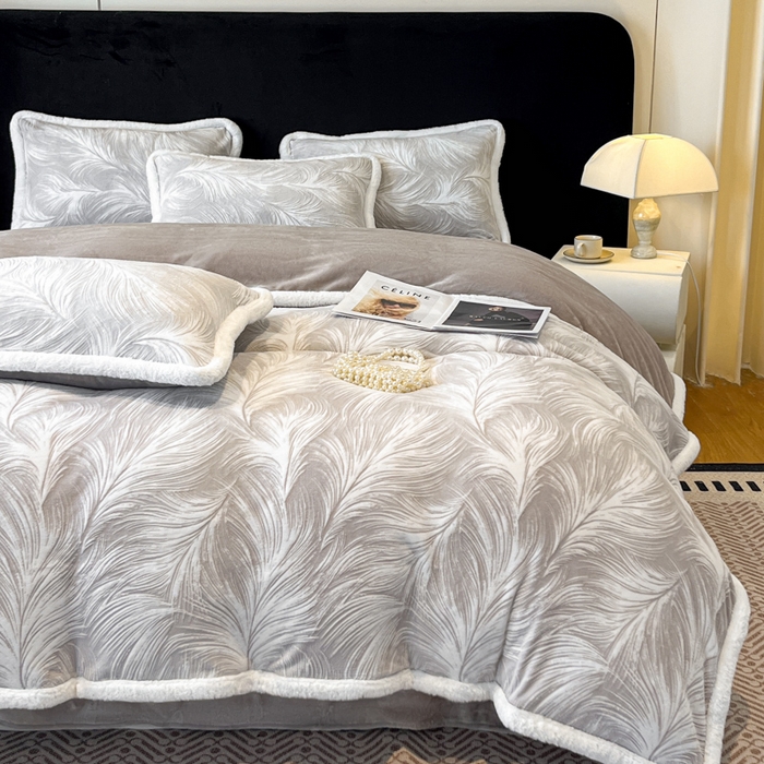 91家纺网 家纺一手货源 找家纺 诺梵家纺 2025新款兔毛绒包边 雕花绒四件套 冬恋羽-灰