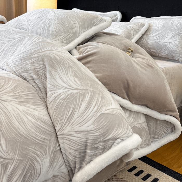 91家纺网 家纺一手货源 找家纺 诺梵家纺 2025新款兔毛绒包边 雕花绒四件套 冬恋羽-灰