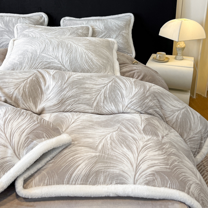 91家纺网 家纺一手货源 找家纺 诺梵家纺 2025新款兔毛绒包边 雕花绒四件套 冬恋羽-灰