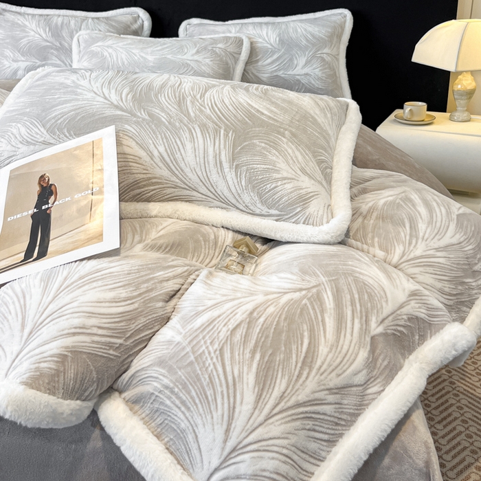 91家纺网 家纺一手货源 找家纺 诺梵家纺 2025新款兔毛绒包边 雕花绒四件套 冬恋羽-灰