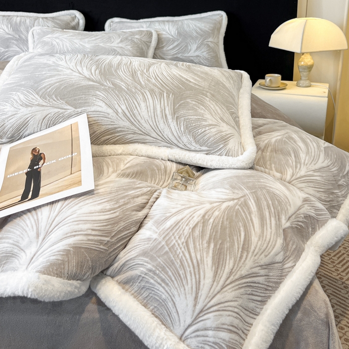 91家纺网 家纺一手货源 找家纺 诺梵家纺 2025新款兔毛绒包边 雕花绒四件套 冬恋羽-灰