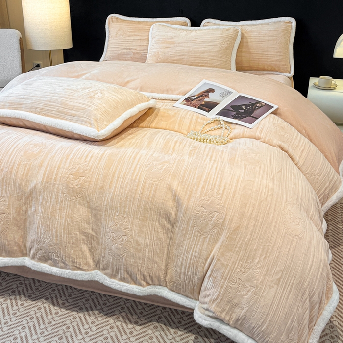 91家纺网 家纺一手货源 找家纺 诺梵家纺 2025新款兔毛绒包边 雕花绒四件套 米蕾-黄