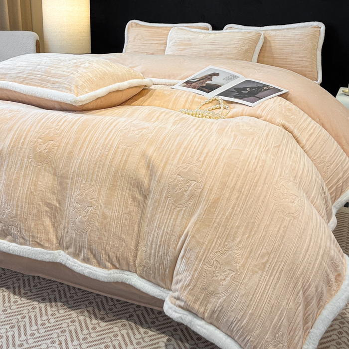 91家纺网 家纺一手货源 找家纺 诺梵家纺 2025新款兔毛绒包边 雕花绒四件套 米蕾-黄