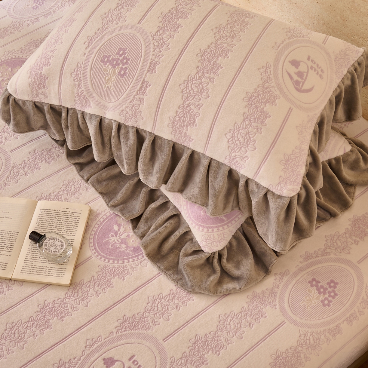 91家纺网 家纺一手货源 找家纺 早晨家纺 2025新款高克重牛奶绒烂花枕套 紫韵