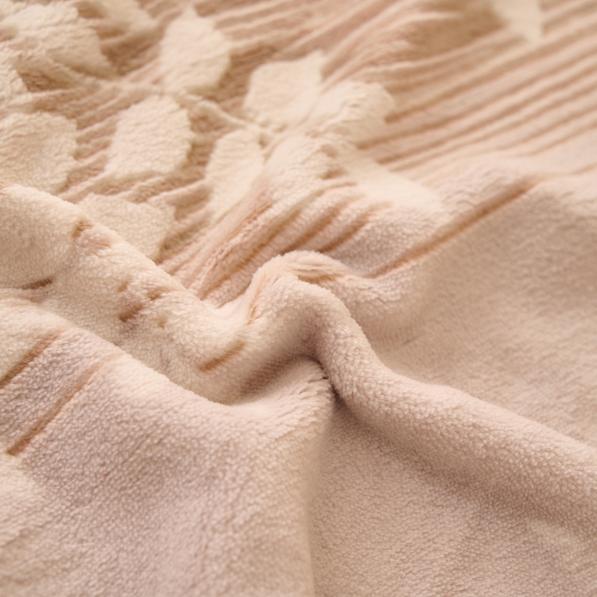 91家纺网 家纺一手货源 找家纺 早晨家纺 2025新款高克重牛奶绒烂花枕套 棕叶雅庭