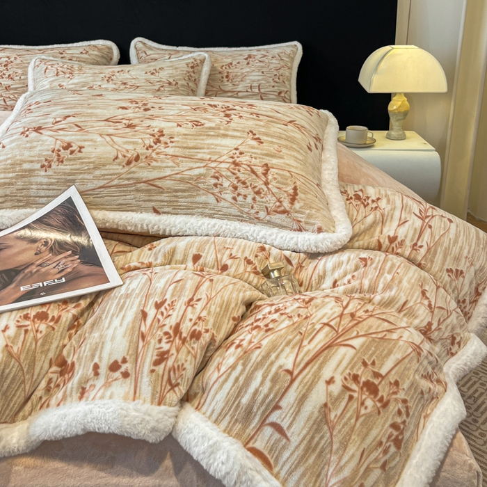 91家纺网 家纺一手货源 找家纺 诺梵家纺 2025新款兔毛绒包边 雕花绒四件套 栖春山