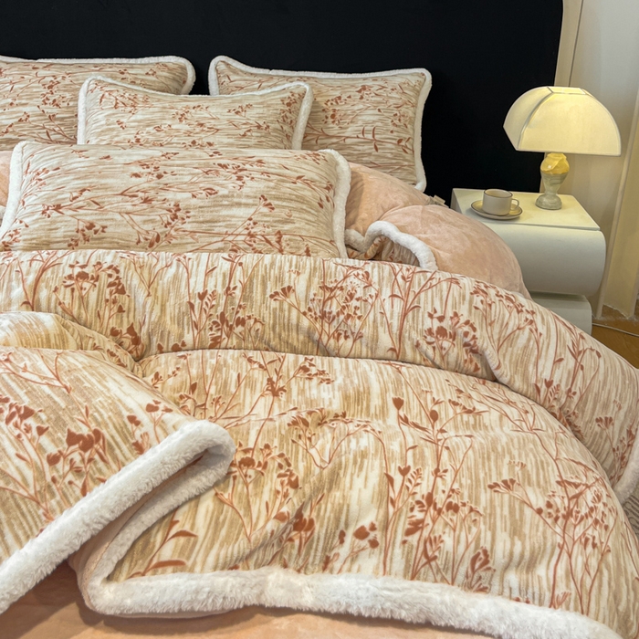 91家纺网 家纺一手货源 找家纺 诺梵家纺 2025新款兔毛绒包边 雕花绒四件套 栖春山