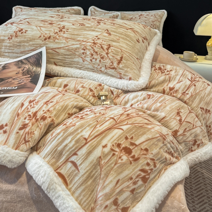 91家纺网 家纺一手货源 找家纺 诺梵家纺 2025新款兔毛绒包边 雕花绒四件套 栖春山