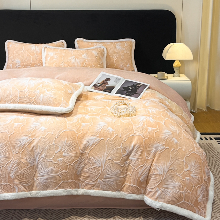 91家纺网 家纺一手货源 找家纺 诺梵家纺 2025新款兔毛绒包边 雕花绒四件套 杏坞-黄