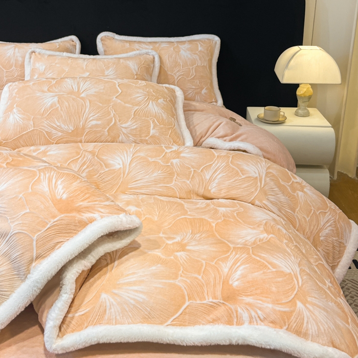 91家纺网 家纺一手货源 找家纺 诺梵家纺 2025新款兔毛绒包边 雕花绒四件套 杏坞-黄