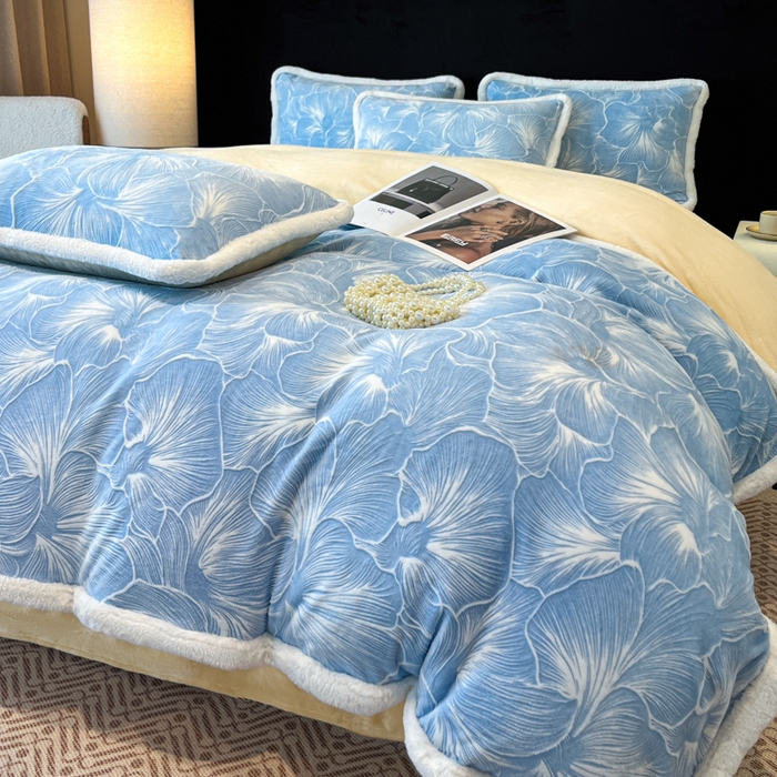 91家纺网 家纺一手货源 找家纺 诺梵家纺 2025新款兔毛绒包边 雕花绒四件套 杏坞-蓝