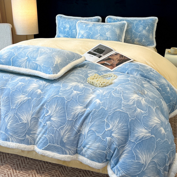 91家纺网 家纺一手货源 找家纺 诺梵家纺 2025新款兔毛绒包边 雕花绒四件套 杏坞-蓝