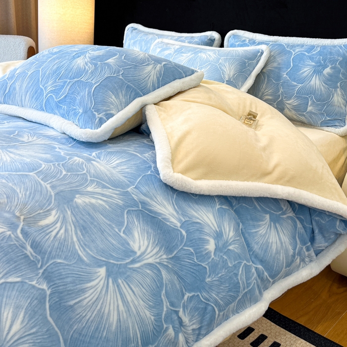 91家纺网 家纺一手货源 找家纺 诺梵家纺 2025新款兔毛绒包边 雕花绒四件套 杏坞-蓝