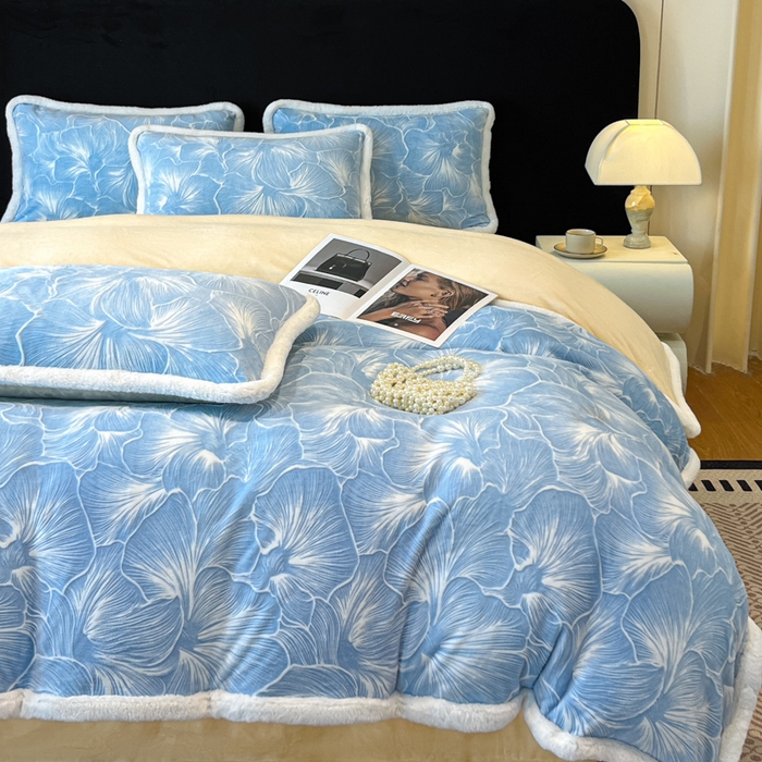 91家纺网 家纺一手货源 找家纺 诺梵家纺 2025新款兔毛绒包边 雕花绒四件套 杏坞-蓝