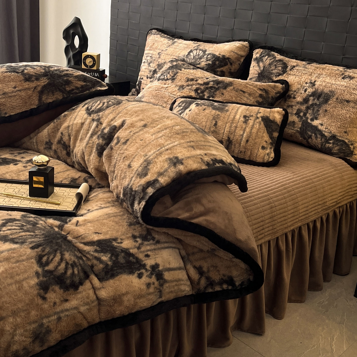 91家纺网 家纺一手货源 找家纺 （总）蓝极人 2025新款兔绒包边美拉德系兔绒四件套