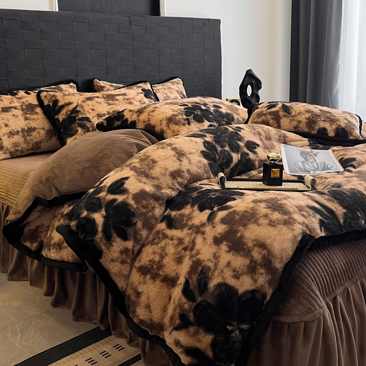 91家纺网 家纺一手货源 找家纺 蓝极人 2025新款兔绒包边美拉德系兔绒四件套 古意幽花