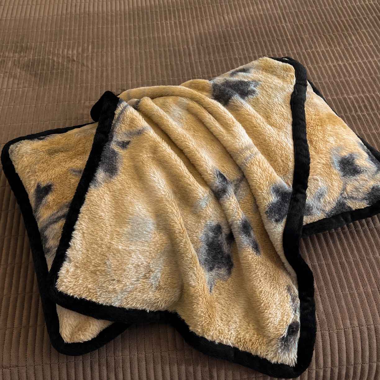 91家纺网 家纺一手货源 找家纺 蓝极人 2025新款兔绒包边美拉德系兔绒四件套 素影幽芷