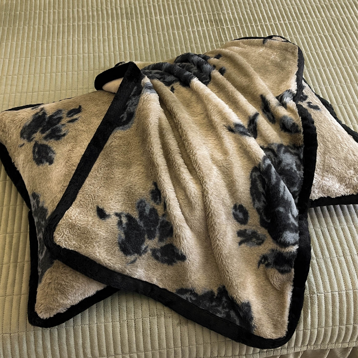 91家纺网 家纺一手货源 找家纺 蓝极人 2025新款兔绒包边美拉德系兔绒四件套 墨影墨玫