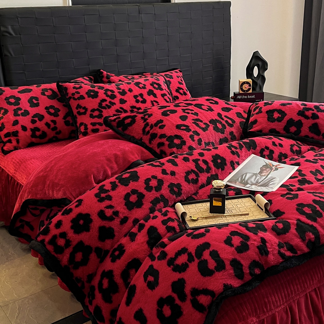 91家纺网 家纺一手货源 找家纺 蓝极人 2025新款兔绒包边美拉德系兔绒四件套 红豹芷影