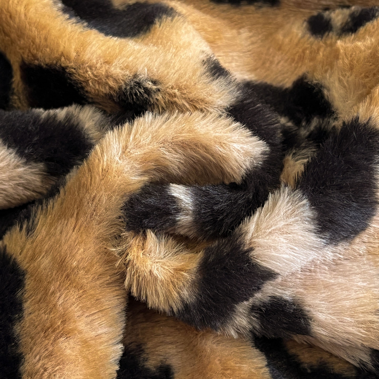 91家纺网 家纺一手货源 找家纺 蓝极人 2025新款兔绒包边美拉德系兔绒四件套 墨班幻花