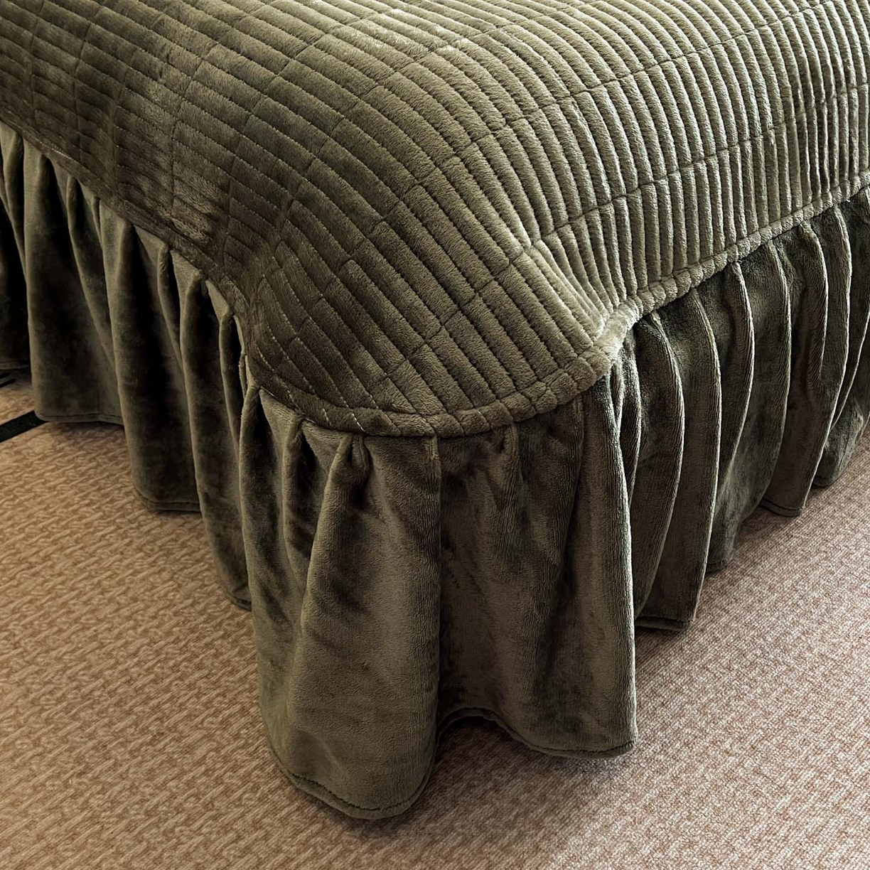 91家纺网 家纺一手货源 找家纺 蓝极人 2025新款兔绒包边美拉德系兔绒四件套 黑影玫瑰