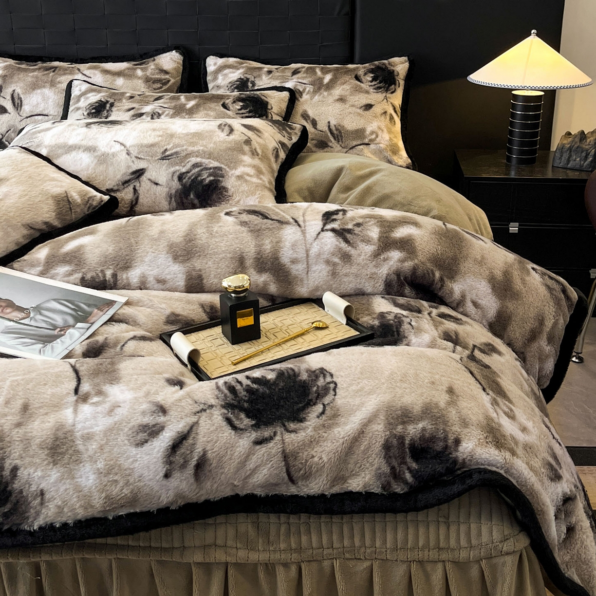 91家纺网 家纺一手货源 找家纺 蓝极人 2025新款兔绒包边美拉德系兔绒四件套 韵赫浅玫