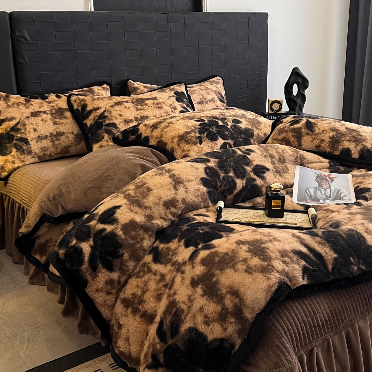 91家纺网 家纺一手货源 找家纺 蓝极人 2025新款兔绒包边美拉德系兔绒四件套 古意幽花