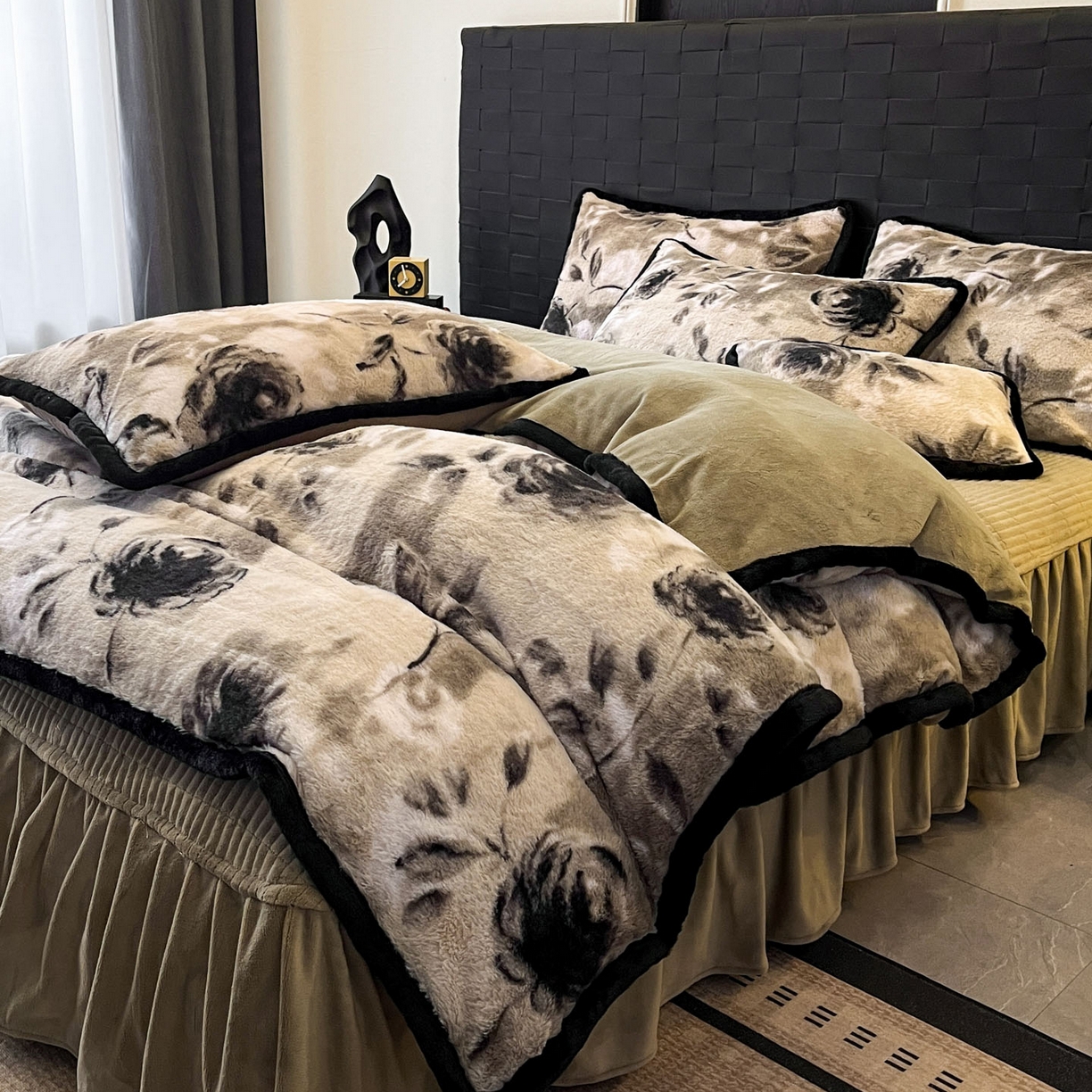 91家纺网 家纺一手货源 找家纺 蓝极人 2025新款兔绒包边美拉德系兔绒四件套 韵赫浅玫