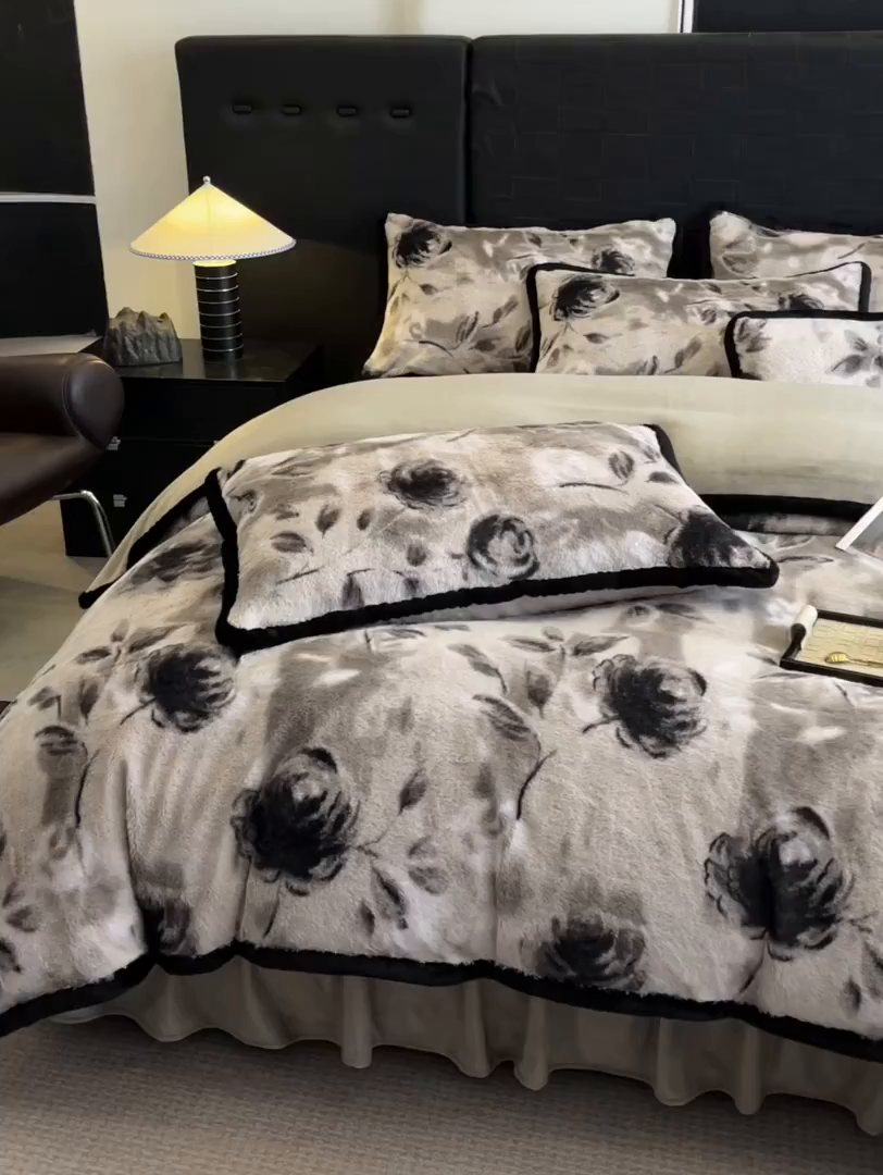 91家纺网 家纺一手货源 找家纺 蓝极人 2025新款兔绒包边美拉德系兔绒四件套 韵赫浅玫