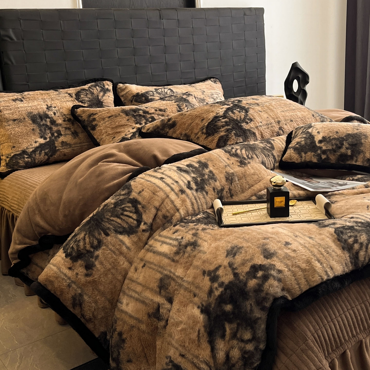 91家纺网 家纺一手货源 找家纺 （总）酱子 2025新款兔绒包边美拉德系兔绒四件套