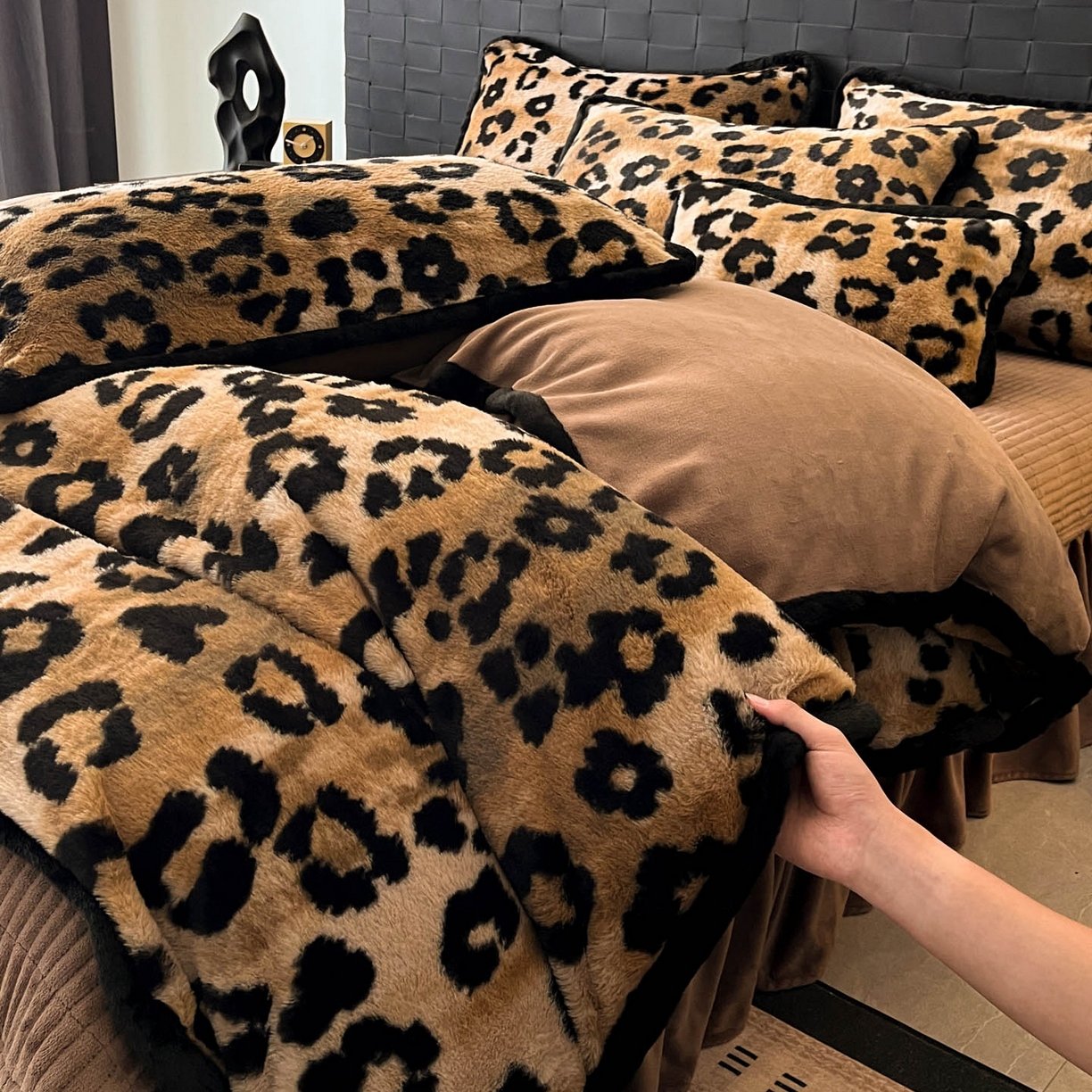 91家纺网 家纺一手货源 找家纺 （总）酱子 2025新款兔绒包边美拉德系兔绒四件套