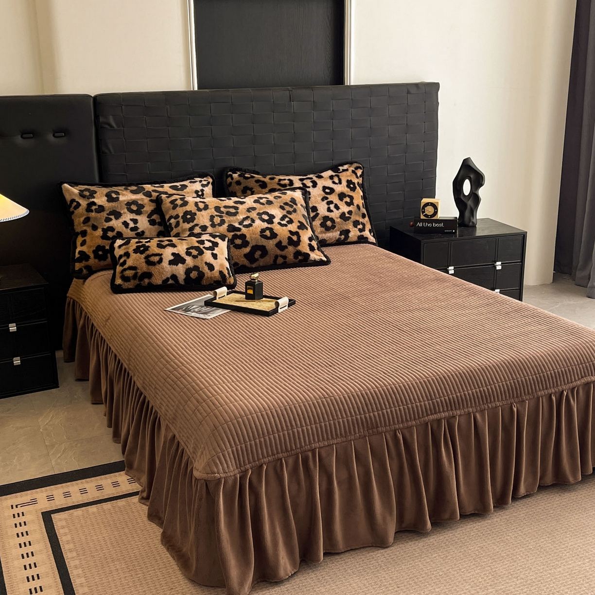 91家纺网 家纺一手货源 找家纺 酱子 2025新款兔绒包边美拉德系兔绒四件套 墨班幻花