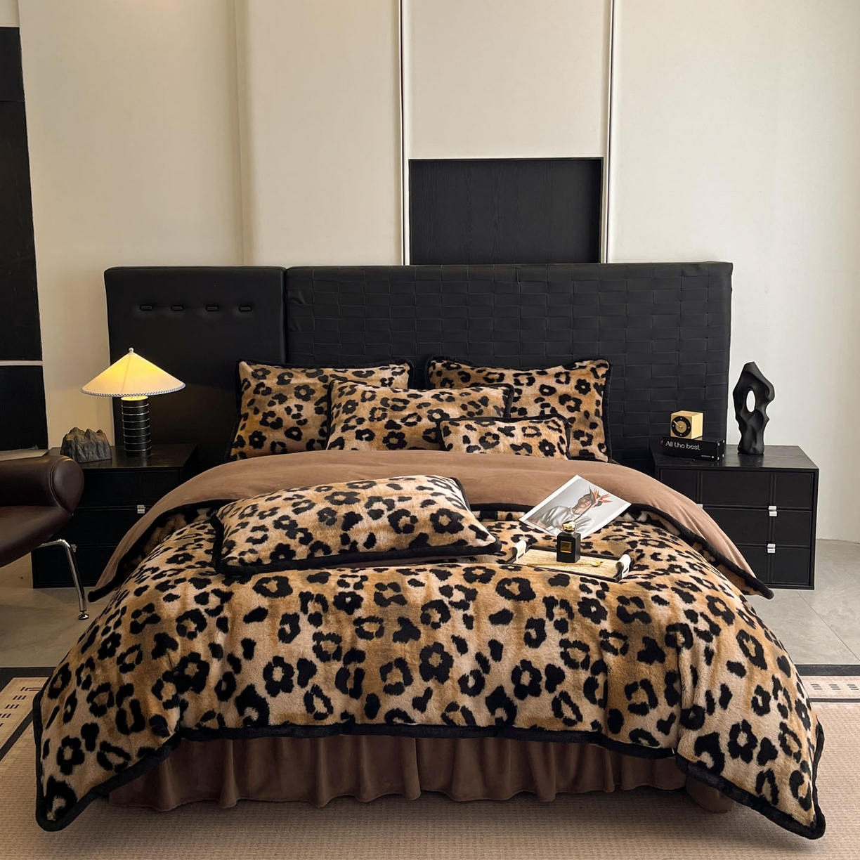 91家纺网 家纺一手货源 找家纺 酱子 2025新款兔绒包边美拉德系兔绒四件套 墨班幻花