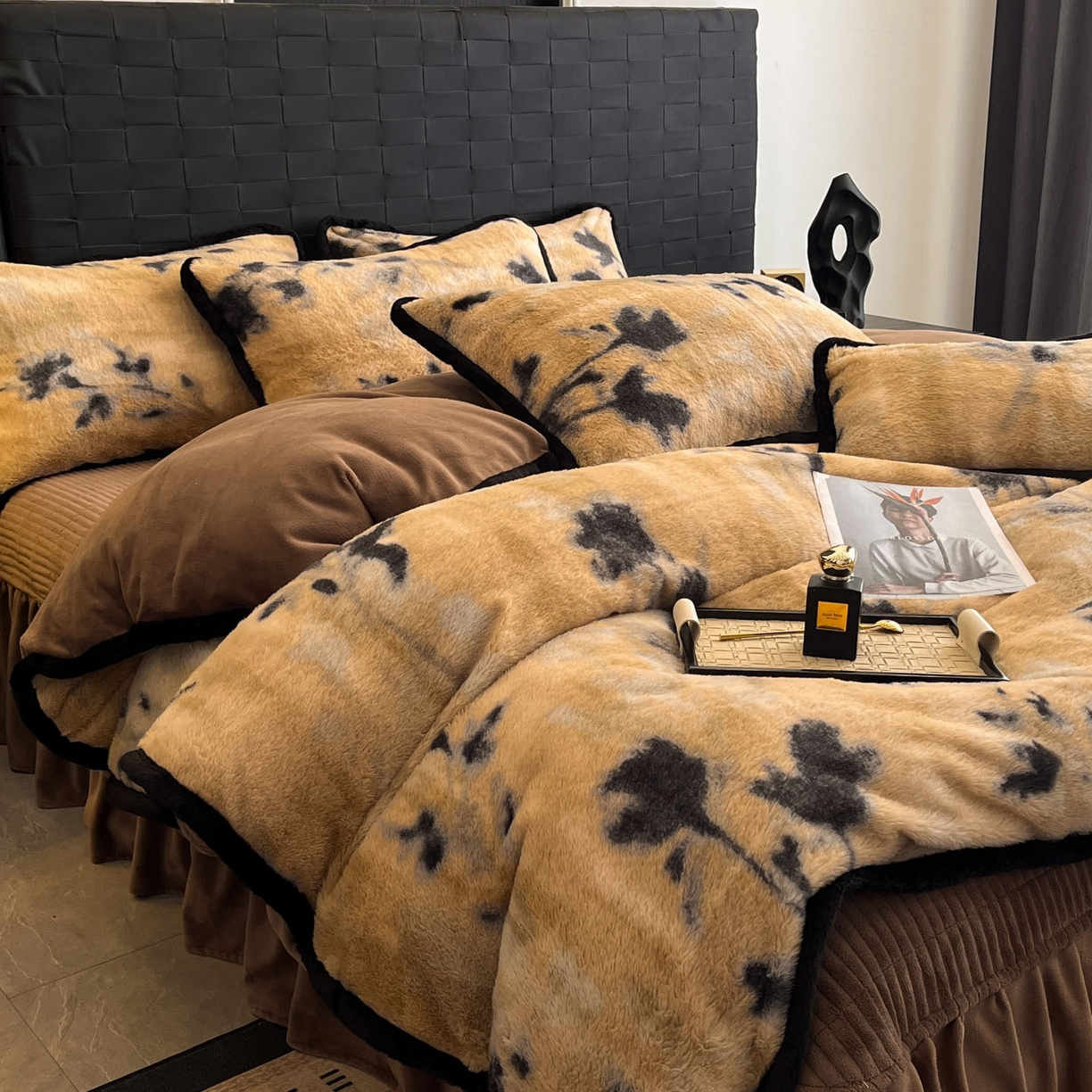 91家纺网 家纺一手货源 找家纺 酱子 2025新款兔绒包边美拉德系兔绒四件套 素影幽芷