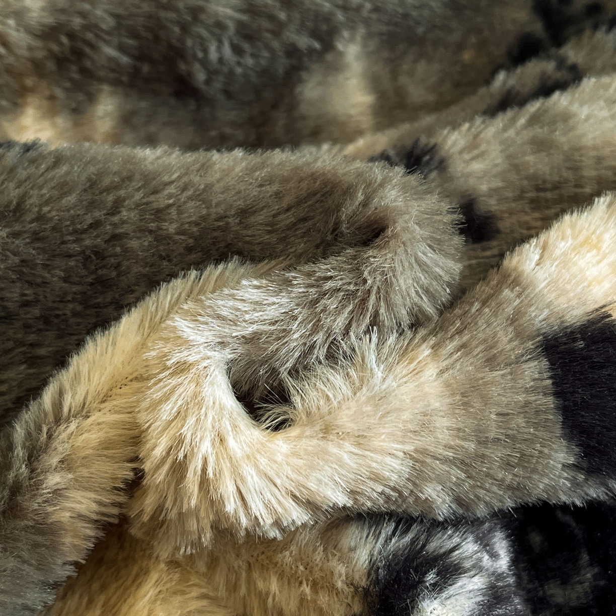 91家纺网 家纺一手货源 找家纺 酱子 2025新款兔绒包边美拉德系兔绒四件套 黑影玫瑰