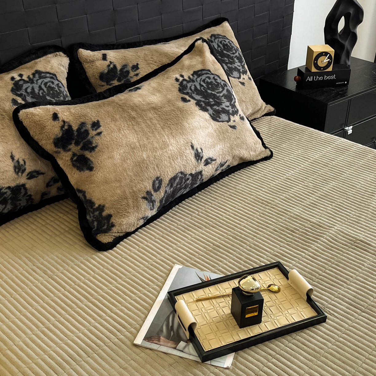 91家纺网 家纺一手货源 找家纺 酱子 2025新款兔绒包边美拉德系兔绒四件套 墨影墨玫