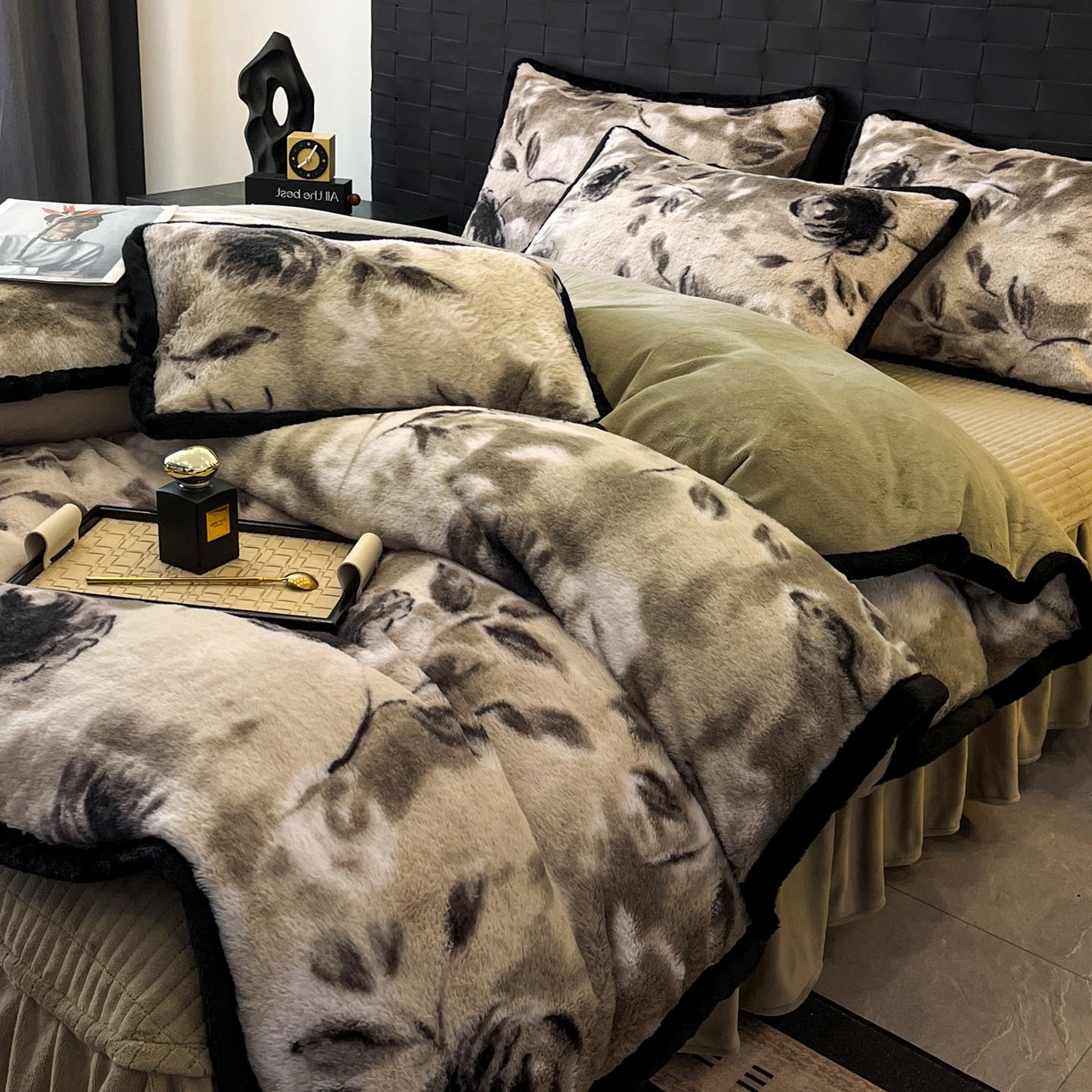 91家纺网 家纺一手货源 找家纺 酱子 2025新款兔绒包边美拉德系兔绒四件套 韵赫浅玫