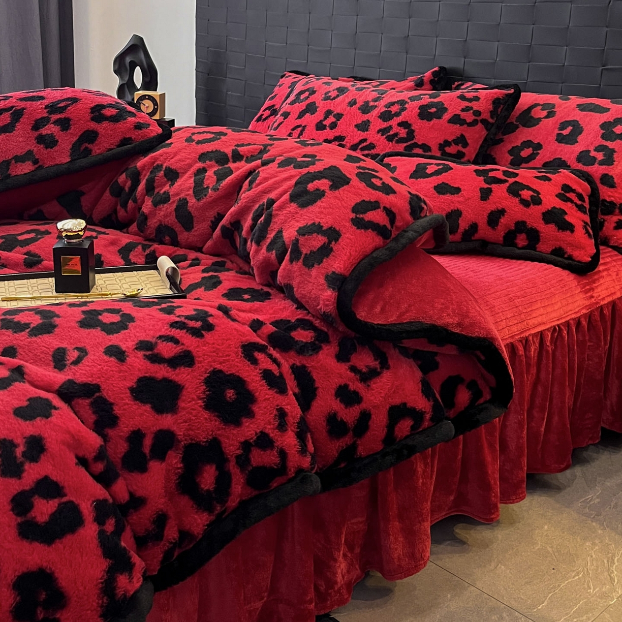 91家纺网 家纺一手货源 找家纺 酱子 2025新款兔绒包边美拉德系兔绒四件套 红豹芷影