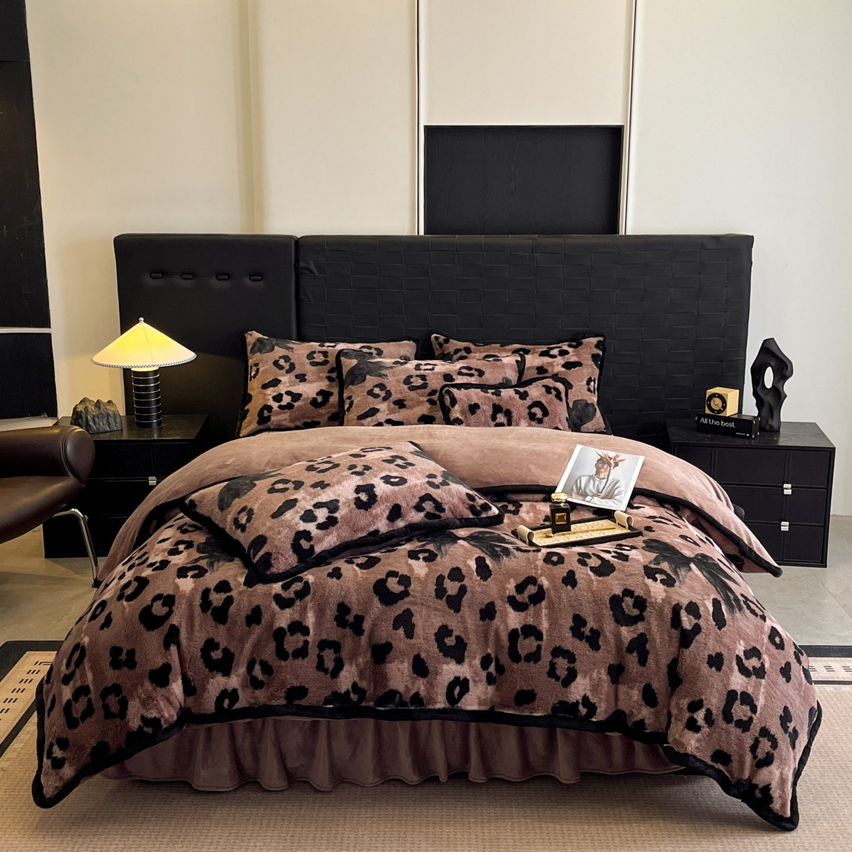 91家纺网 家纺一手货源 找家纺 酱子 2025新款兔绒包边美拉德系兔绒四件套 豹纹蝴蝶