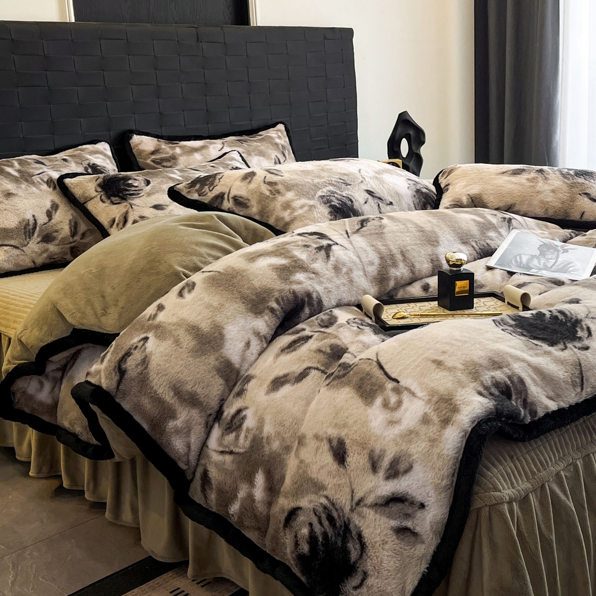 91家纺网 家纺一手货源 找家纺 酱子 2025新款兔绒包边美拉德系兔绒四件套 韵赫浅玫