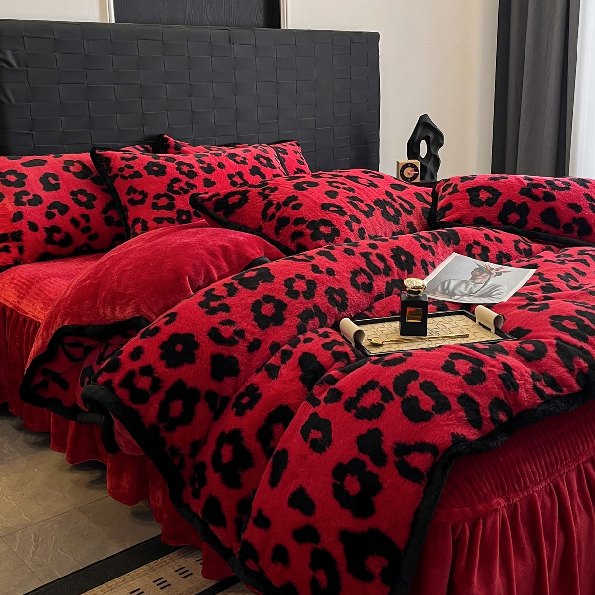 91家纺网 家纺一手货源 找家纺 酱子 2025新款兔绒包边美拉德系兔绒四件套 红豹芷影