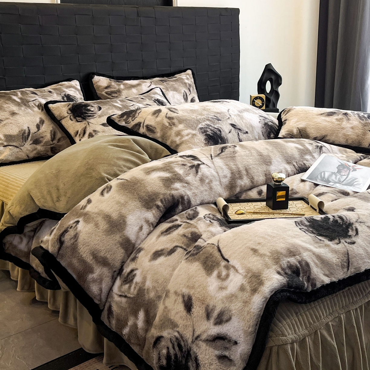 91家纺网 家纺一手货源 找家纺 酱子 2025新款兔绒包边美拉德系兔绒四件套 韵赫浅玫